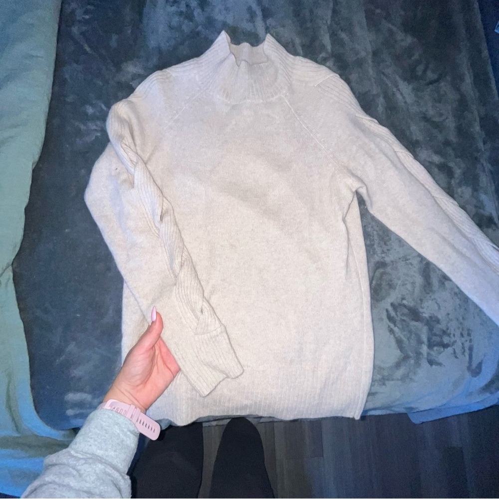 Bloomingdale’s Women's Cashmere Beige Turtleneck Sweater